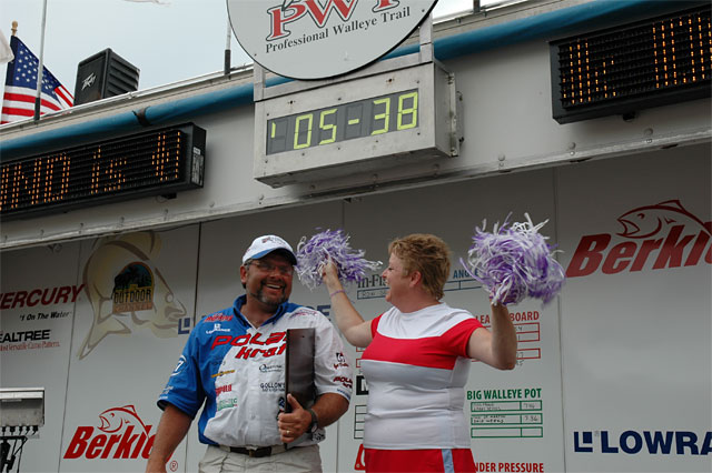 24DEDB86-C41E-43B3-93A6-C590F887A707