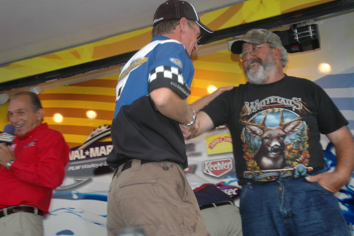 255AB5D5-5AE8-48AB-B260-4E266AC63B94