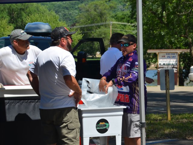 25F944F3-C2BE-4850-A471-535D921554B4