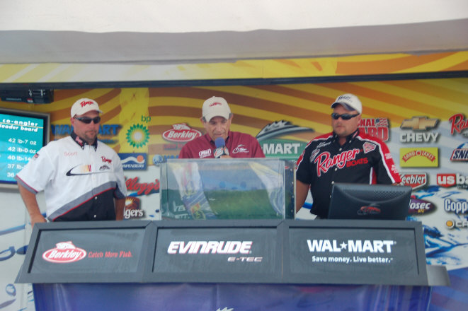 26695780-78C7-4443-8C06-5BB9163CA3AB