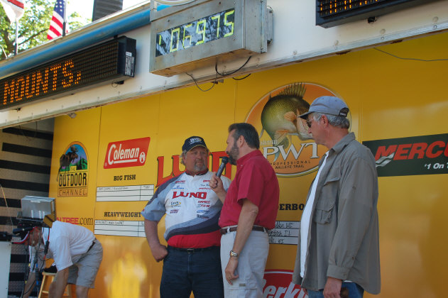 27437E96-A7C8-4862-B3E3-22E3A36830FA