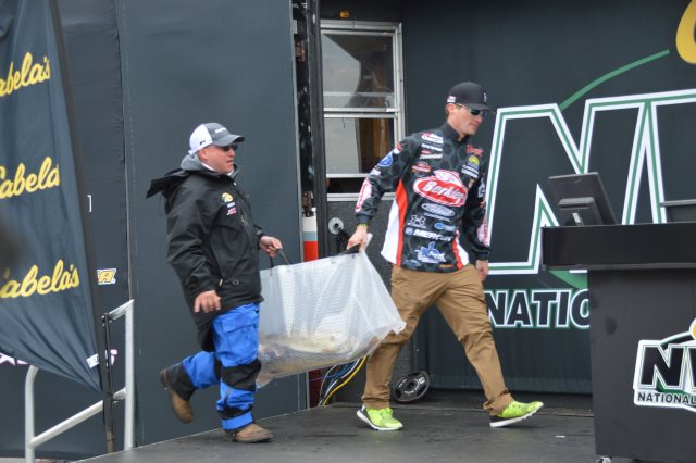 27BFB738-D01C-449B-B9DD-A269FF1D615E