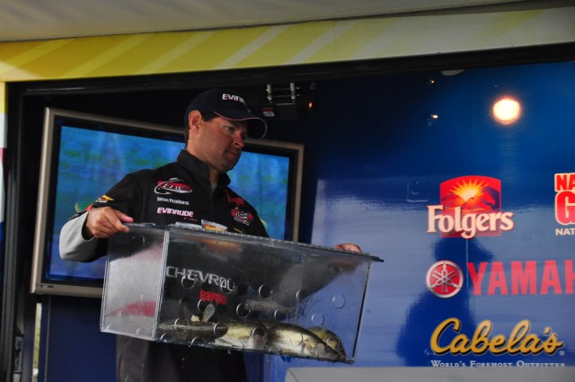 2852DE04-94C4-41D3-A13A-F448A9DCC0AE