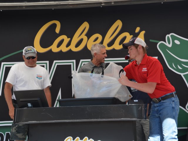 2B483606-BF54-4352-A4F9-6B1CDE2439CF