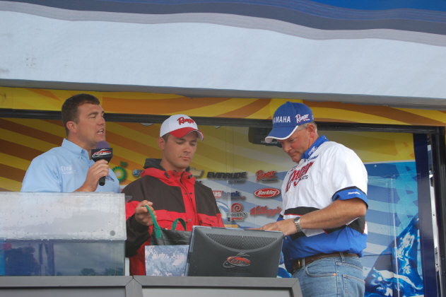 2B710F89-1B7F-47CC-AB76-A94AFEBE6527