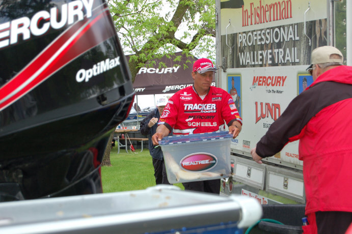 2B916F25-3317-46D4-AFC7-8CA84C87B9DB