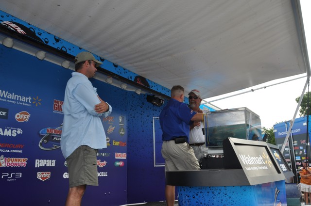 2BAA24D1-8E84-4409-A625-265090DE375B