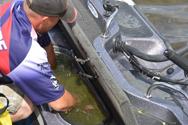 2C9DB531-2D03-4E68-A4F5-60AFC7034F8C