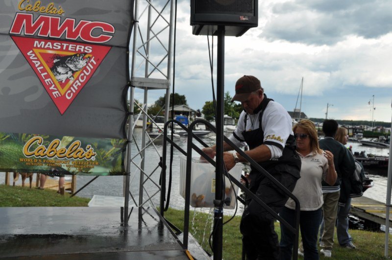 2CF4B989-A06A-47BD-9EDE-86A26342395A