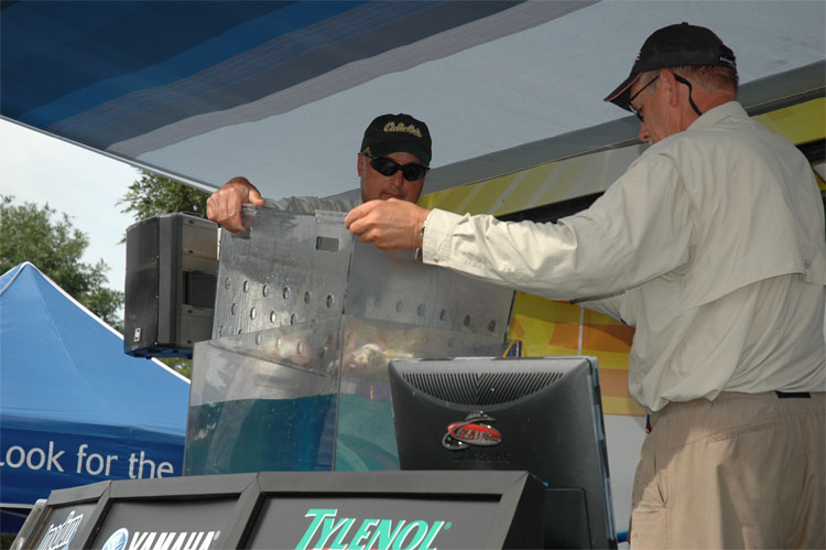 2D354549-A99B-4602-A2FF-4D7BED1D9956