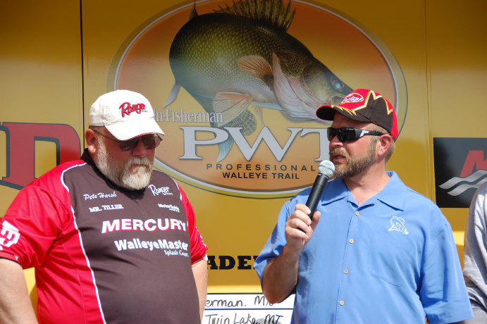 2DEC354A-F156-4C99-8D31-98AACA45724E