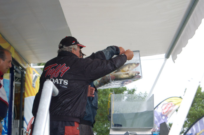 2E1B695E-EB3D-4558-B7F8-A846456063DB