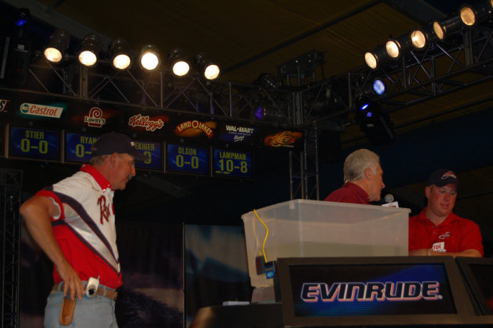 2E734D3F-8B89-4E28-8D16-14FF56DE3853