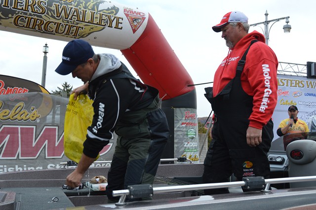 2F64068D-4020-4161-AE79-C074FA581E76