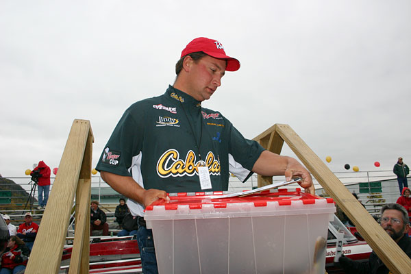 322F55DC-F4F1-4383-B474-FAE046574F91