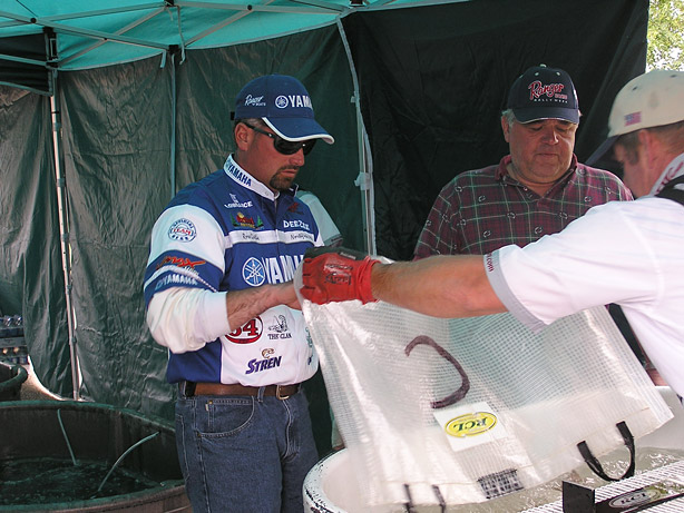 329732C2-933A-4F17-80F9-1F640DE004AD