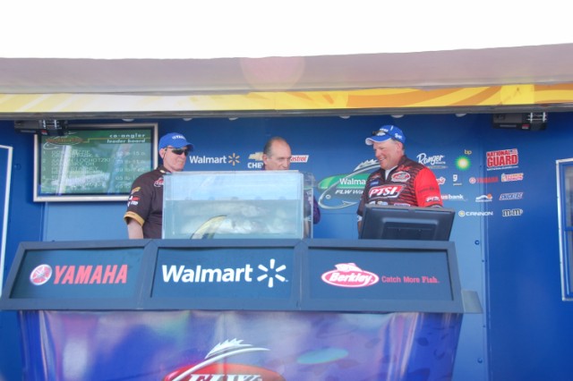 32D2E903-8C95-4E0E-A46E-F751BA615C61