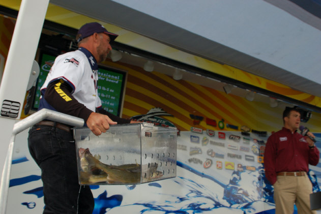 32ECE6C7-D2CA-466A-8019-48F69E82BCD8