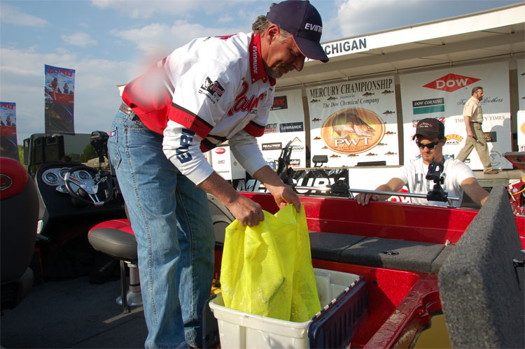 33DC082D-241C-4840-A64E-DDF9DF4D05C6