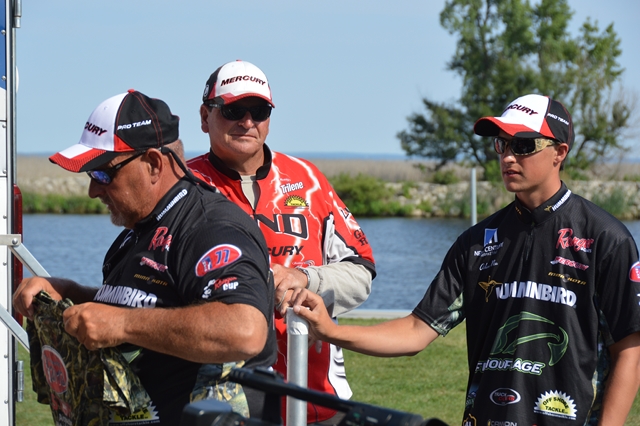 38807D6B-869F-412B-9187-FB94E2CE3B22