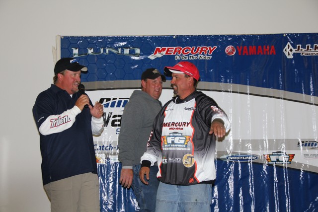 3889C4B3-A2E4-432D-910B-579E5AF2B57F