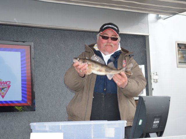 3B310411-70B4-477E-AF77-C98982687A9D