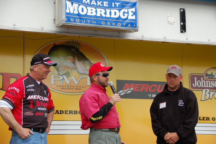 3C785CC6-0226-41AB-B624-0C482A263216