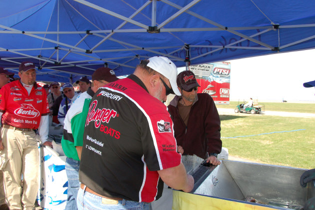 3C7ACF3D-CF8E-423E-B30B-4F950DD7332A