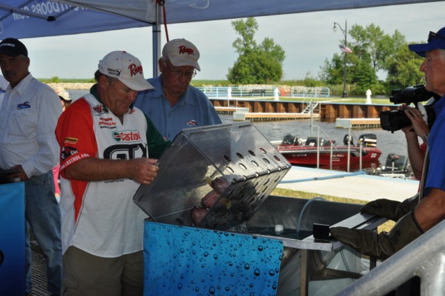 3C9DAA76-A11A-4F97-8A8C-877E834DFD62