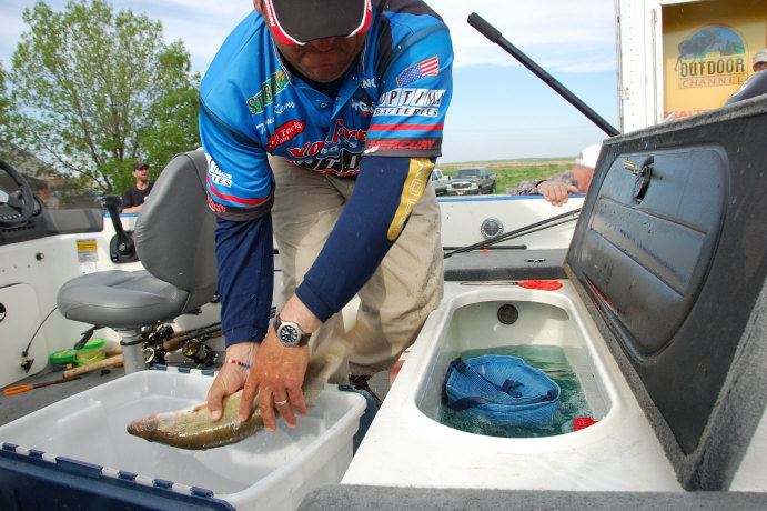 3CAE3F31-D871-4C18-9C60-7EF4EA631F53