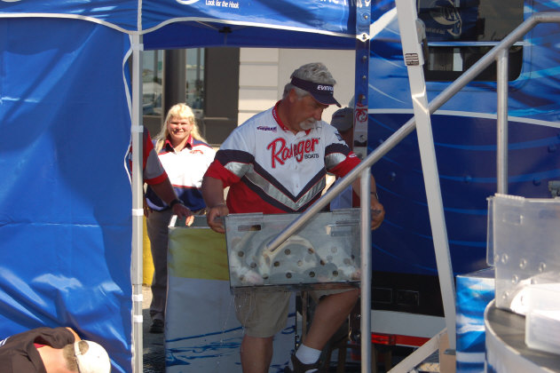 3F0B2575-D9EE-4B52-978A-BEF8E78378E1