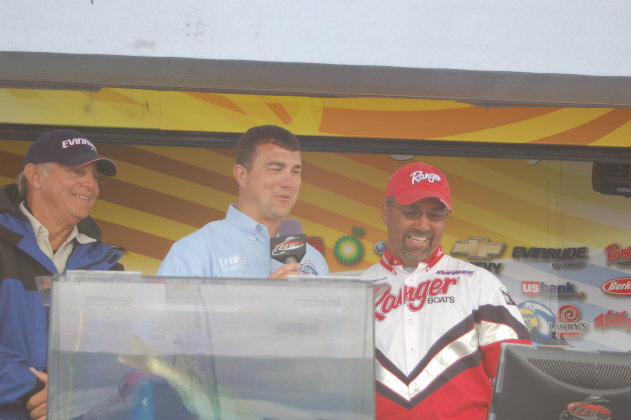 3FA56E7F-9982-45C1-A6A9-0417C719097F