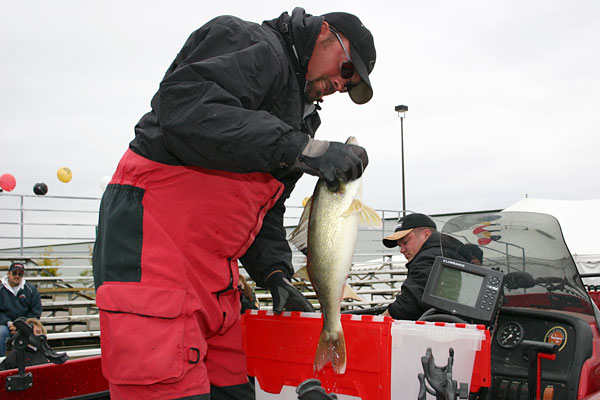 3FCEFB95-4EBE-4F9B-A49D-C9CA9835AA25