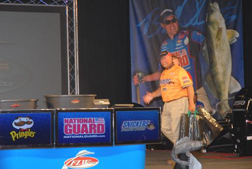 404766F1-41A8-4B68-BB87-F6BF3AA607B2