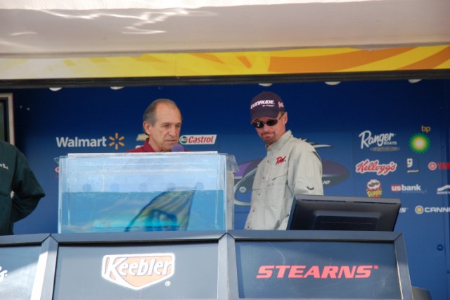 4064A8AE-DC9B-41D4-9988-A284493F3661