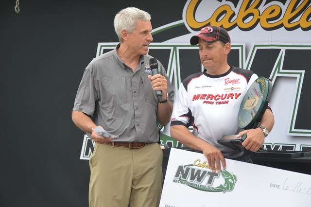 40AA5682-24E4-409F-8748-979D9C3EC555