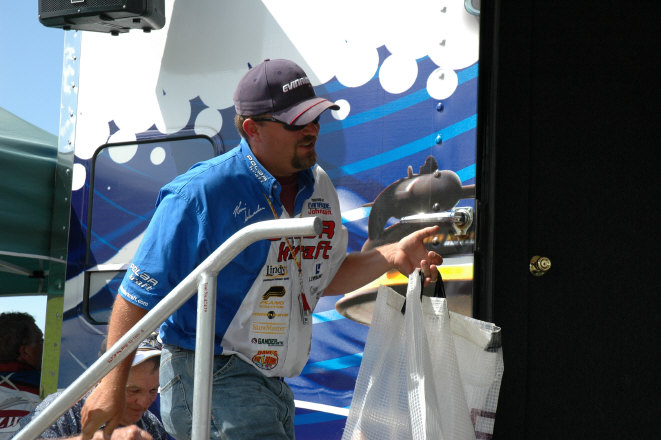 40B25EAF-1858-4B24-8AF7-D6F87DE1D31A