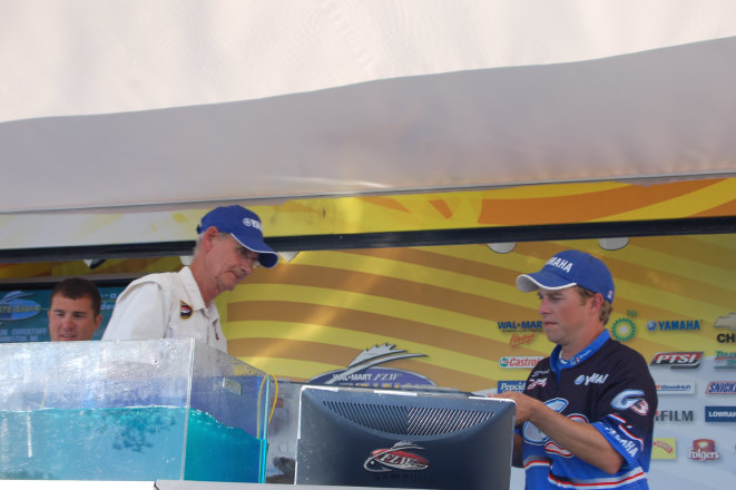 40B7EBA9-FF36-4FE2-B9B7-84AE1C10F335