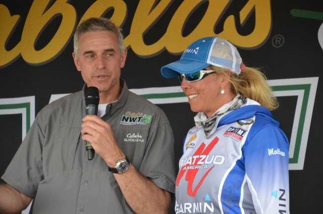 40C2E5E8-F998-4BB3-89B6-8A8BCB1FE55E