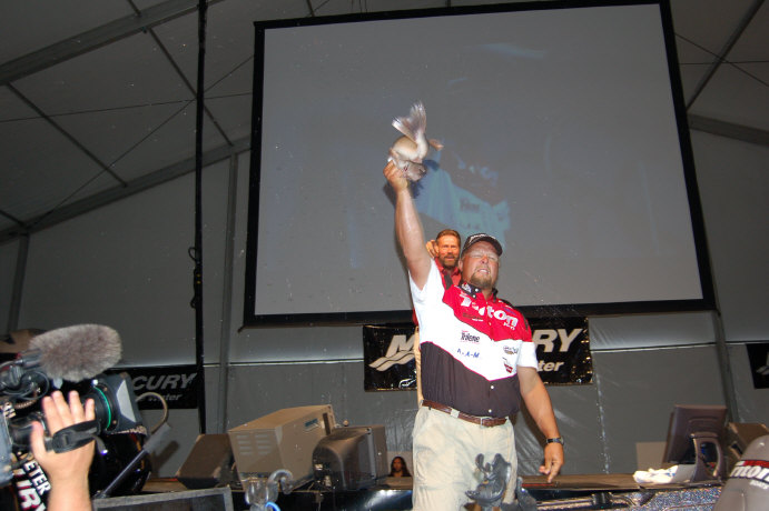 40D11146-D5BD-4B4E-BF32-D737235264CE