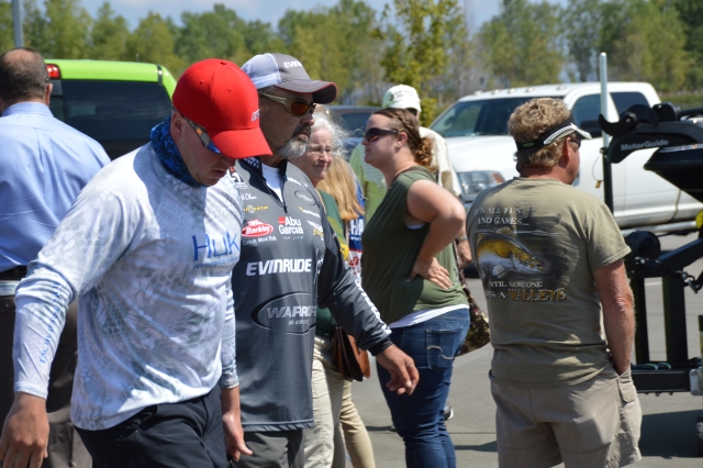 40F2FD76-1DBA-425E-984A-400785EBF5B3