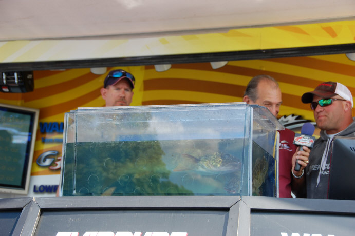 450E3D97-074B-418B-B4A0-F6E4D076DDDF