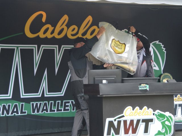 48A924B5-1F24-49AF-94AE-42B5E11065B8