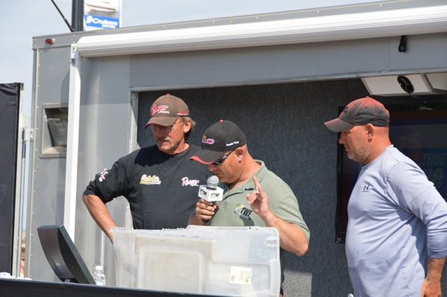 4AD98F77-600E-44CA-846D-6838064497A0