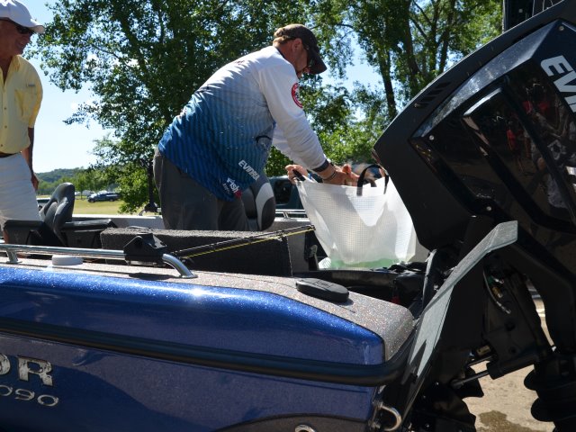 4B85304C-092F-40BD-8D4E-9D6F6DDEC66E