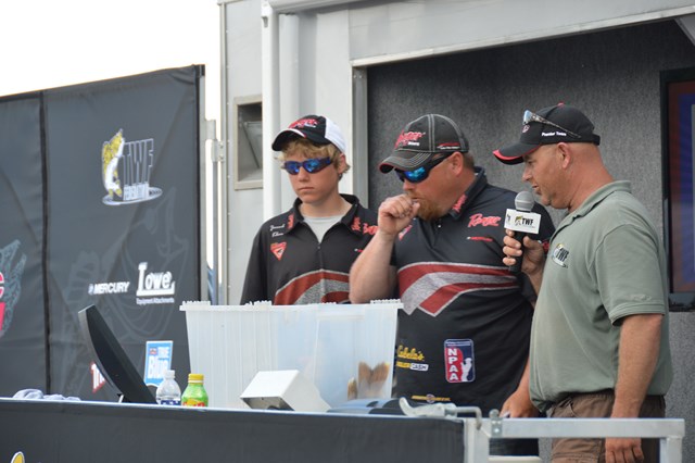 4BAB7656-FD3C-4FE0-A9EC-D57C40257140