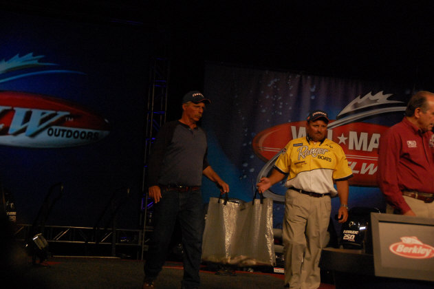 4CF5D53C-D369-489D-835B-1F4744EE78A5