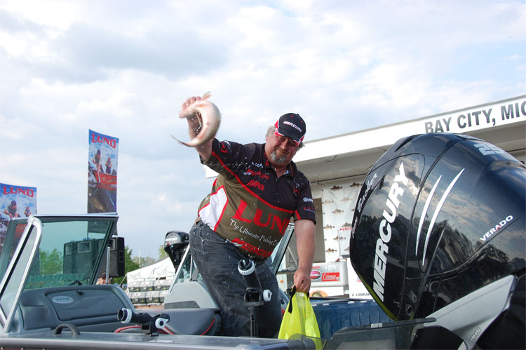 4E40D453-0640-44AE-8C85-2CAC97BB3655