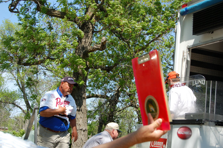 4E886D8F-05B6-4F9E-9DB5-16F1636C8EF3