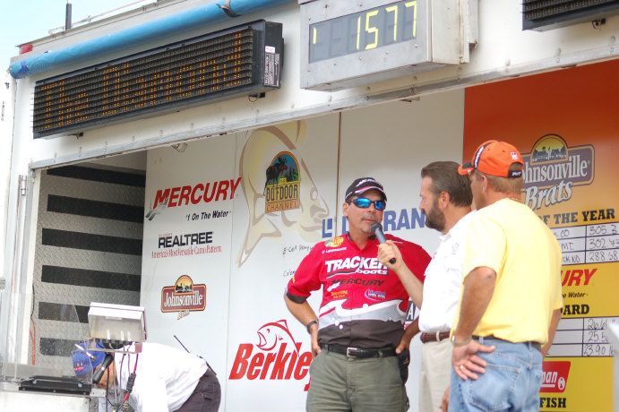 4F03B994-1D5E-4E81-9EF8-D3F49E0A56AE